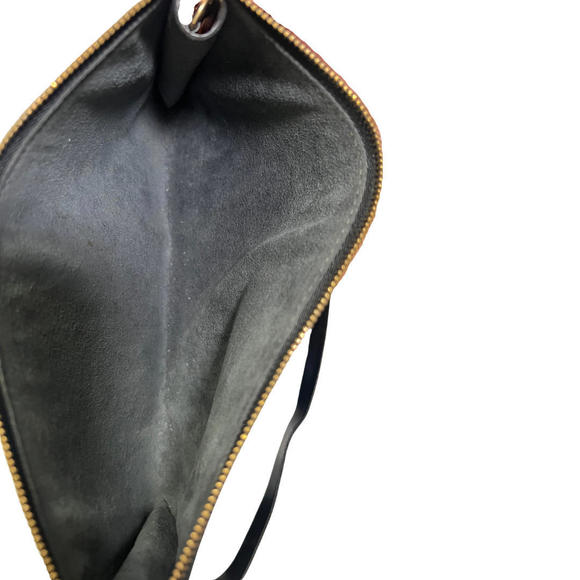 Louis Vuitton Pochette Baguette Bag Black Epi Leather Zip Closure - Picture 4 of 6